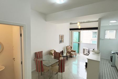 Sala de apartamento para alugar com 2 quartos, 130m² em Gonzaga, Santos