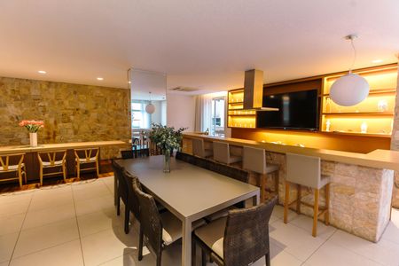 Apartamento à venda com 174m², 3 quartos e 3 vagas Apartamento à venda com 174m², 3 quartos e 3 vagasÁrea comum - Salão de festas