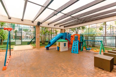 Apartamento à venda com 174m², 3 quartos e 3 vagas Apartamento à venda com 174m², 3 quartos e 3 vagasÁrea comum - Playground