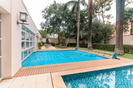 Apartamento à venda com 174m², 3 quartos e 3 vagas Apartamento à venda com 174m², 3 quartos e 3 vagasÁrea comum - Piscina