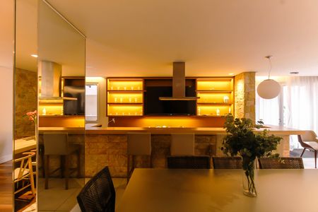 Apartamento à venda com 174m², 3 quartos e 3 vagas Apartamento à venda com 174m², 3 quartos e 3 vagasÁrea comum - Salão de festas