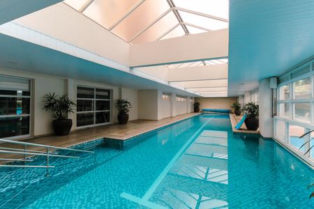 Apartamento à venda com 174m², 3 quartos e 3 vagas Apartamento à venda com 174m², 3 quartos e 3 vagasÁrea comum - Piscina