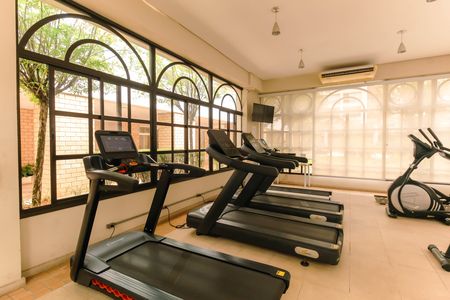 Apartamento à venda com 174m², 3 quartos e 3 vagas Apartamento à venda com 174m², 3 quartos e 3 vagasÁrea comum - Academia