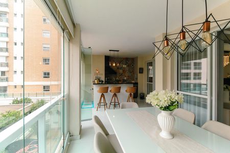Apartamento à venda com 174m², 3 quartos e 3 vagas Apartamento à venda com 174m², 3 quartos e 3 vagasVaranda