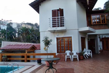 Casa à venda com 5 quartos, 323m² em Vila Albertina, São Paulo