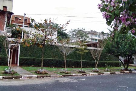 Casa à venda com 5 quartos, 323m² em Vila Albertina, São Paulo