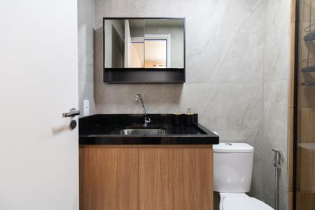 Banheiro de apartamento para alugar com 1 quarto, 24m² em Vila Butantã, São Paulo