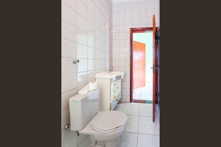 Casa de condomínio para alugar com 132m², 4 quartos e 2 vagas Casa de condomínio para alugar com 132m², 4 quartos e 2 vagasBanheiro da Suíte