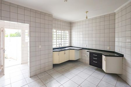 Cozinha de casa de condomínio para alugar com 4 quartos, 132m² em Portal das Acácias, Indaiatuba