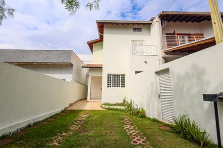 Casa de condomínio para alugar com 132m², 4 quartos e 2 vagas Casa de condomínio para alugar com 132m², 4 quartos e 2 vagasFachada