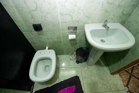 Casa para alugar com 140m², 4 quartos e 1 vaga Casa para alugar com 140m², 4 quartos e 1 vagaBanheiro Social