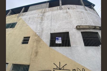Casa à venda com 600m², 6 quartos e 2 vagas Casa à venda com 600m², 6 quartos e 2 vagasFachada