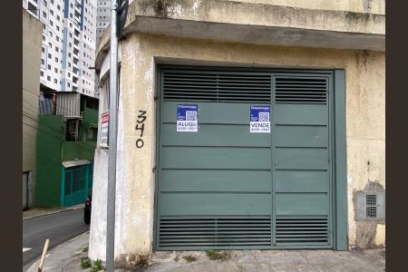 Casa à venda com 600m², 6 quartos e 2 vagas Casa à venda com 600m², 6 quartos e 2 vagasFachada
