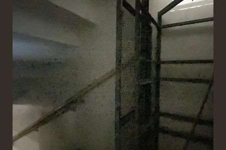 Casa à venda com 600m², 6 quartos e 2 vagas Casa à venda com 600m², 6 quartos e 2 vagasQuarto 6 - Elevador