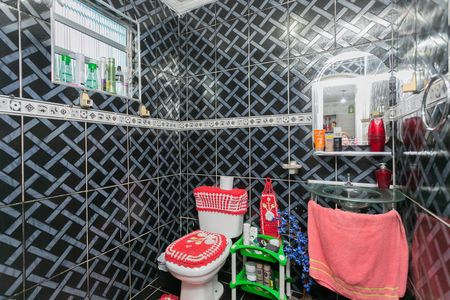 Casa para alugar com 60m², 2 quartos e 1 vaga Casa para alugar com 60m², 2 quartos e 1 vagaBanheiro Social