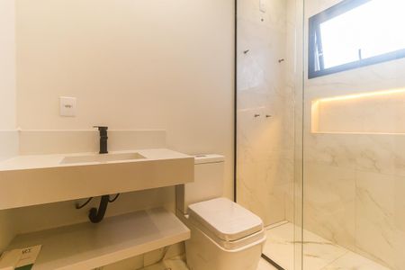 Casa de condomínio para alugar com 260m², 3 quartos e 5 vagasBanheiro da Suíte 1