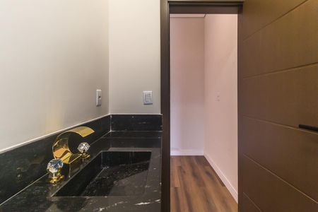 Casa de condomínio para alugar com 260m², 3 quartos e 5 vagasBanheiro da Suíte 3