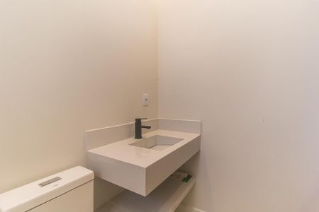 Casa de condomínio para alugar com 260m², 3 quartos e 5 vagasBanheiro da Suíte 2