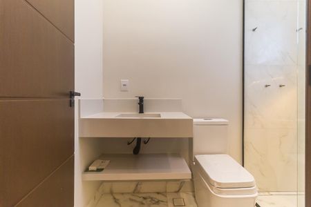 Casa de condomínio para alugar com 260m², 3 quartos e 5 vagasBanheiro da Suíte 1