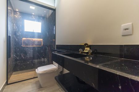 Casa de condomínio para alugar com 260m², 3 quartos e 5 vagasBanheiro da Suíte 3