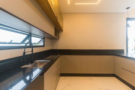 Casa de condomínio para alugar com 260m², 3 quartos e 5 vagasCozinha
