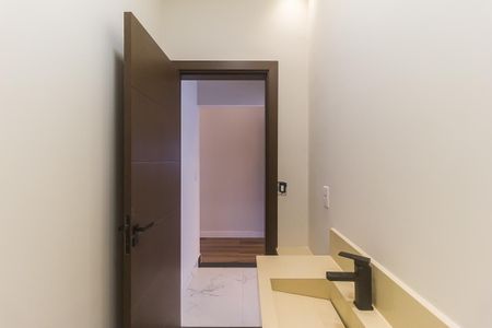 Casa de condomínio para alugar com 260m², 3 quartos e 5 vagasLavabo