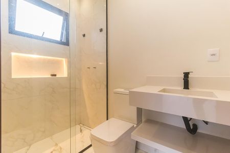 Casa de condomínio para alugar com 260m², 3 quartos e 5 vagasBanheiro da Suíte 2