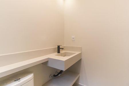Casa de condomínio para alugar com 270m², 3 quartos e 4 vagasBanheiro da Suíte 1