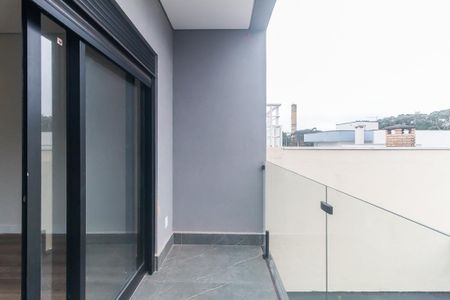 Casa de condomínio para alugar com 270m², 3 quartos e 4 vagasVaranda do Quarto 3