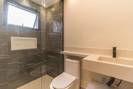 Casa de condomínio para alugar com 270m², 3 quartos e 4 vagasBanheiro da Suíte 1
