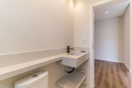 Casa de condomínio para alugar com 270m², 3 quartos e 4 vagasBanheiro da Suíte 2