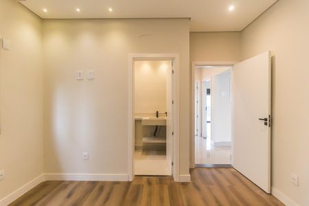 Casa de condomínio para alugar com 270m², 3 quartos e 4 vagasQuarto 1 - Suíte 1