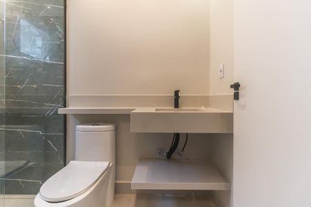 Casa de condomínio para alugar com 270m², 3 quartos e 4 vagasBanheiro da Suíte 1