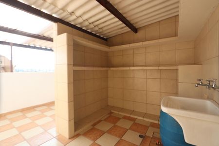 Casa para alugar com 100m², 2 quartos e 2 vagasLavanderia