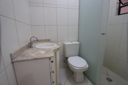 Casa para alugar com 100m², 2 quartos e 2 vagasBanheiro da Suíte