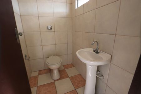 Casa para alugar com 100m², 2 quartos e 2 vagasBanheiro de Serviço