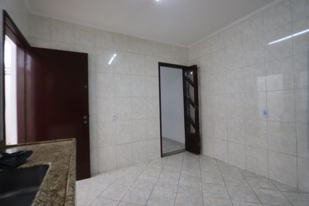 Casa para alugar com 100m², 2 quartos e 2 vagasCozinha