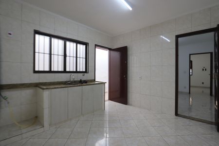 Casa para alugar com 100m², 2 quartos e 2 vagasCozinha