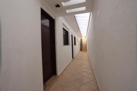 Casa para alugar com 100m², 2 quartos e 2 vagasCorredor Lateral