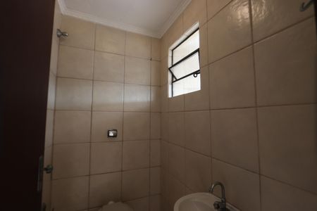Casa para alugar com 100m², 2 quartos e 2 vagasBanheiro de Serviço