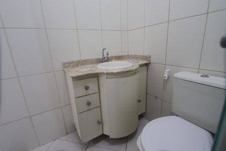 Casa para alugar com 100m², 2 quartos e 2 vagasBanheiro da Suíte