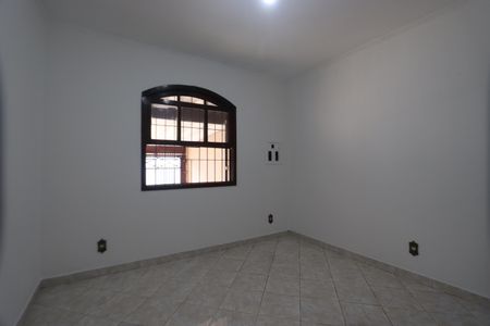 Casa para alugar com 100m², 2 quartos e 2 vagasQuarto 2