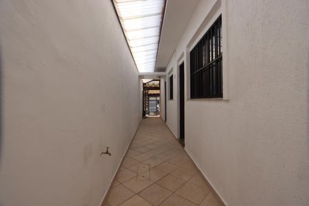 Casa para alugar com 100m², 2 quartos e 2 vagasCorredor Lateral
