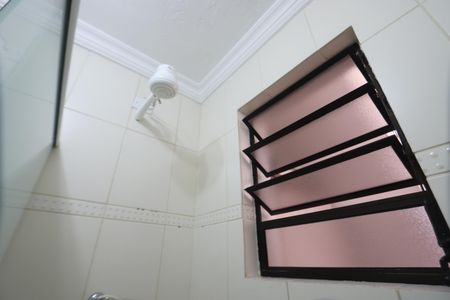Casa para alugar com 100m², 2 quartos e 2 vagasBanheiro da Suíte