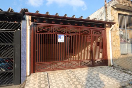 Casa para alugar com 100m², 2 quartos e 2 vagasFachada