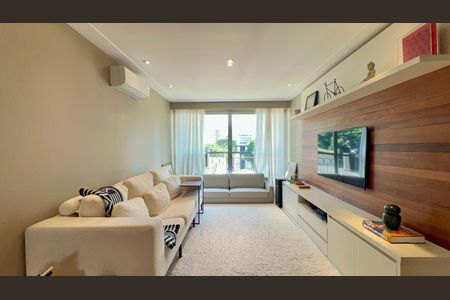 Sala de TV de apartamento para alugar com 2 quartos, 115m² em Pinheiros, São Paulo