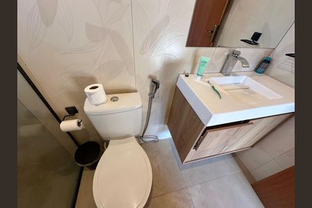 Casa à venda com 1000m², 2 quartos e 10 vagas Casa à venda com 1000m², 2 quartos e 10 vagasBanheiro da Suíte 1