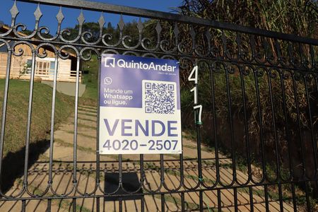 Casa à venda com 1000m², 2 quartos e 10 vagas Casa à venda com 1000m², 2 quartos e 10 vagasFachada