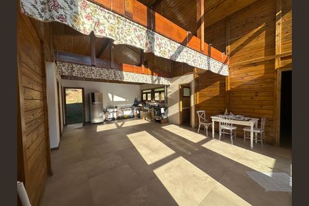 Sala de casa à venda com 2 quartos, 1000m² em Portal da Serra, Barueri