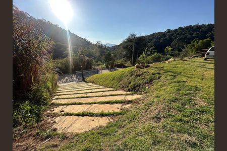 Casa à venda com 1000m², 2 quartos e 10 vagas Casa à venda com 1000m², 2 quartos e 10 vagasQuintal